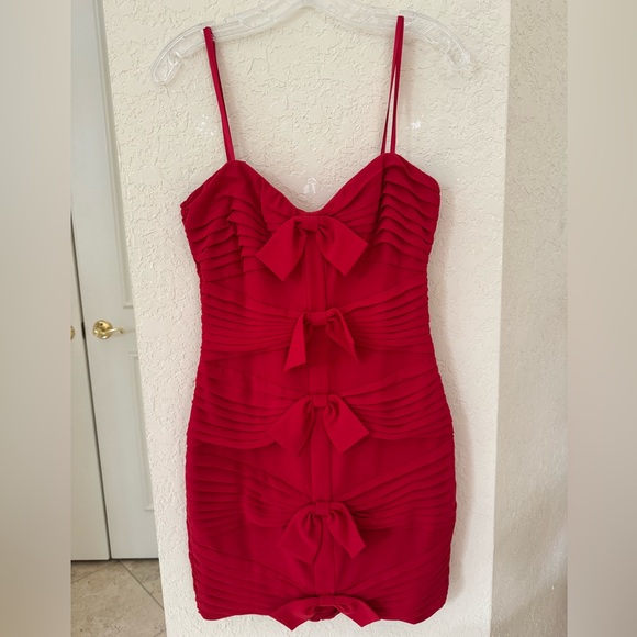 BCBGMaxAzria Dresses & Skirts - BCBG MAXAZRIA dress size 6